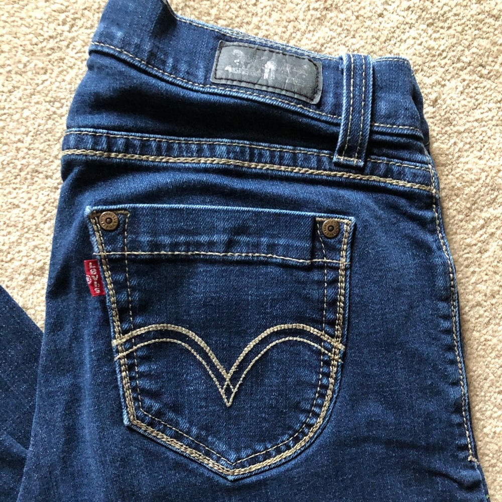 SOLD Levi’s Curvy Bootcut Jean